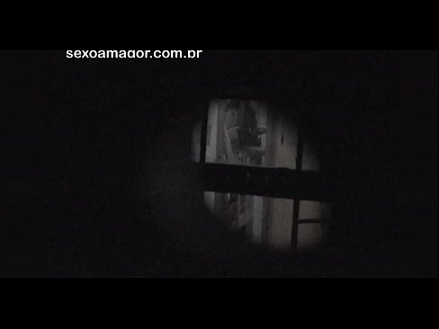 ❤️ Lourinho é secretamente filmado por um voyeur de bairro escondido atrás de tijolos ocos Sexo de qualidade em nós pt-br.naughtyhentai.ru ❌❤